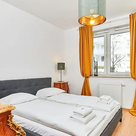 Vintage In New Estate With Parking - Krzyki By Renters Wroclaw