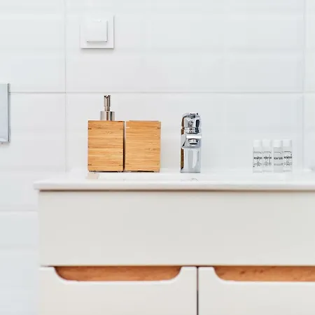 Апартаменты Vintage In New Estate With Parking - Krzyki By Renters