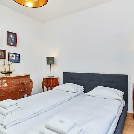 Апартаменты Vintage In New Estate With Parking - Krzyki By Renters *