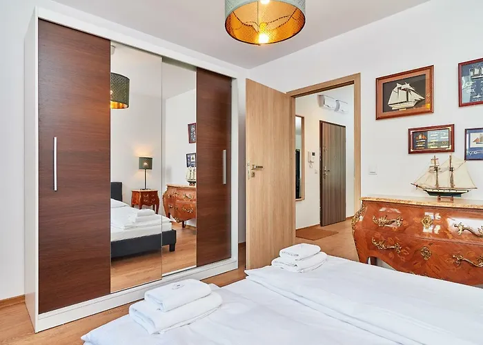 Vintage In New Estate With Parking - Krzyki By Renters